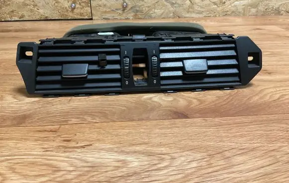 BMW 5 E60 E61 Dash center air vent grill 6910734 141218 7009275