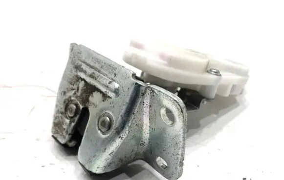 Mitsubishi Outlander Tailgate exterior lock 