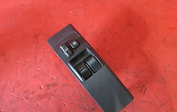 Toyota Corolla Verso AR10 Electric window control switch 848200F0400 0742320F020