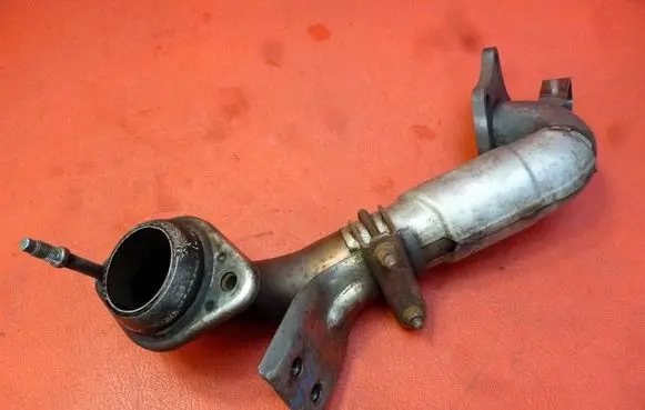 Mazda 3 I Exhaust manifold