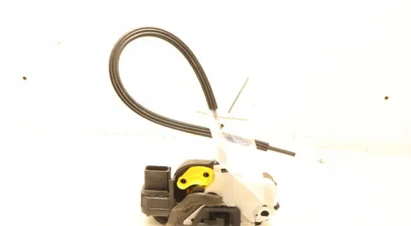 Opel Insignia A Front door lock 14B171