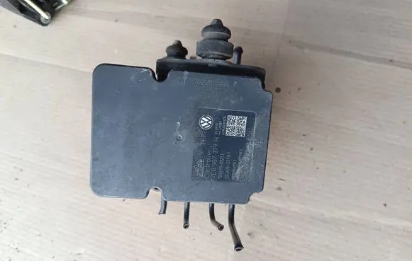 Volkswagen Transporter - Caravelle T5 ABS Pump 7E0907379H