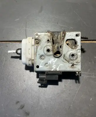 Audi A4 S4 B5 8D Front door lock 8d1837015e