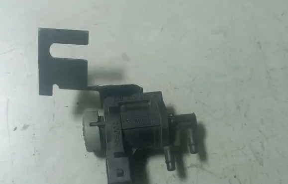 Audi A4 S4 B7 8E 8H Turbo solenoid valve 1J0906283A