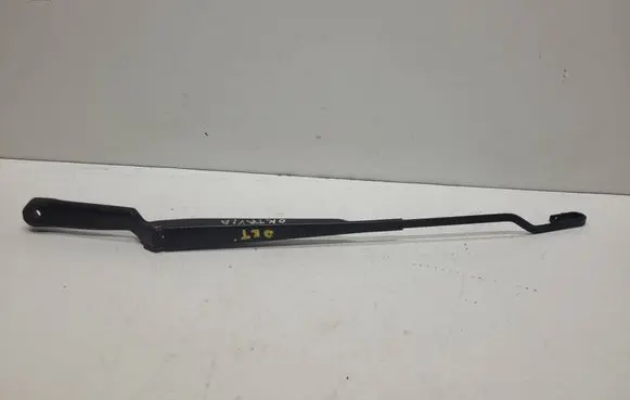 Skoda Octavia Mk1 (1U) Front wiper blade arm 1J1955409