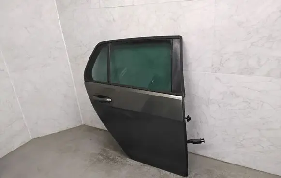 Volkswagen Golf VII Rear door 