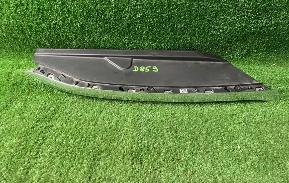 Rear bumper trim bar molding