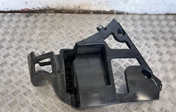 Rear bumper mounting bracket