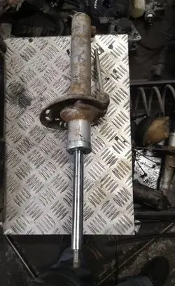 Volkswagen Touran I Front shock absorber/damper