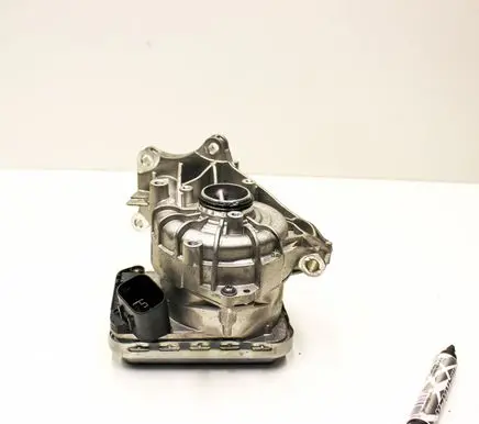 Renault Austral Water pump 210100445R