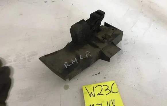 Renault Megane II Front door lock 15413413