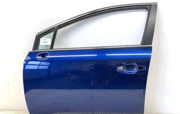 Toyota Avensis T270 Front door 8T5