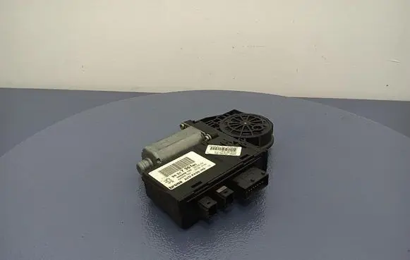 Peugeot 307 CC Front door window regulator with motor 9651735180
