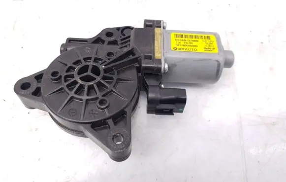Nissan Qashqai Front door window regulator motor 82460D7000