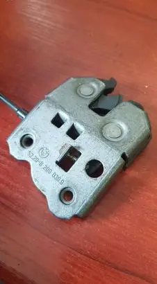 BMW 3 E46 Seat back rest lock catch 8209036