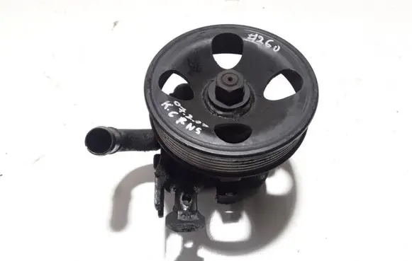 KIA Carens II Power steering pump