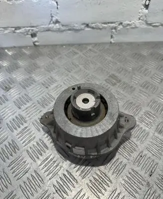 Mercedes-Benz C W205 Engine mount bracket A2052406617