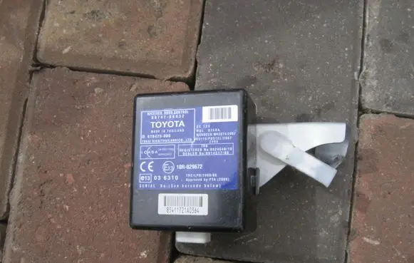 Toyota Hilux (AN10, AN20, AN30) Door control unit/module 897410K032