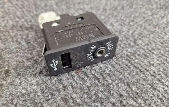 BMW 5 F10 F11 USB socket connector 9237653