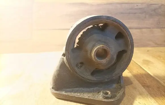 Hyundai Santa Fe Engine mount bracket