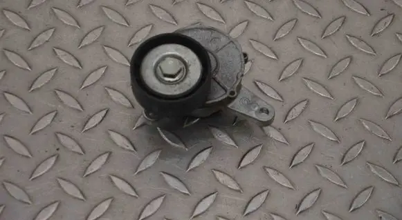 Volkswagen Golf VIII Generator/alternator belt tensioner 04L903315J