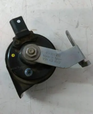 Audi Q2 - Horn signal 81A951210 V031244