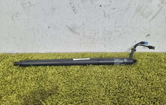 BMW 2 F46 Shock absorber/damper mounting bracket 9465655