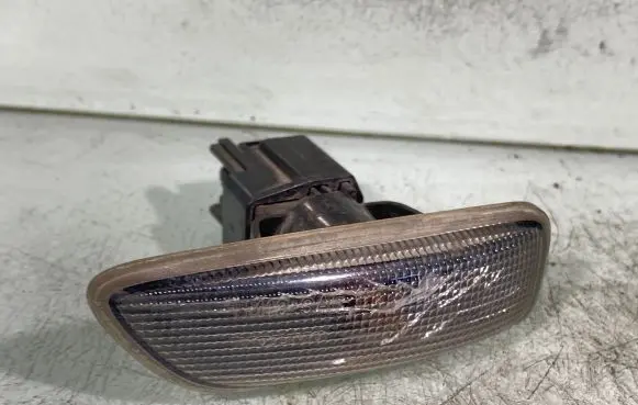Volvo V70 Front fender indicator light 30722641