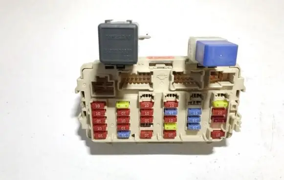 Nissan Primera Fuse box set 24330c9900