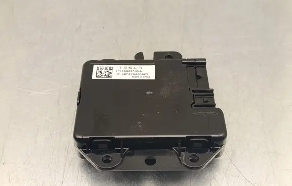 Tesla Model Y USB control unit 165678730A