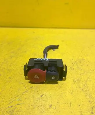 Renault Clio III Hazard light switch 8200214896