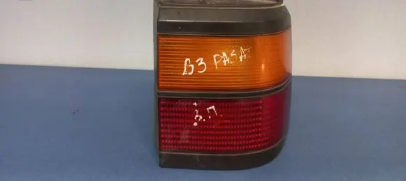 Volkswagen PASSAT B3 Rear/tail lights 333945112