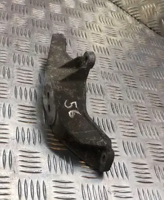 BMW 5 E39 Engine mounting bracket