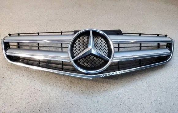 Mercedes-Benz E C207 W207 Front bumper upper radiator grill A207888013