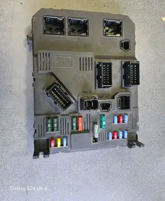 Citroen Berlingo Fuse module 9652474080