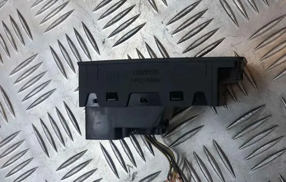 Opel Insignia A Electric window control switch 133301886