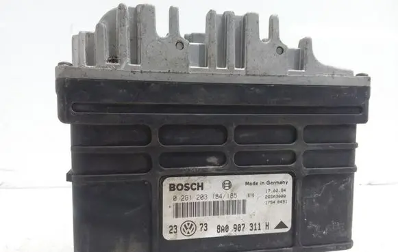 Volkswagen Golf III Engine control unit/module 8A0907311H 0261203184