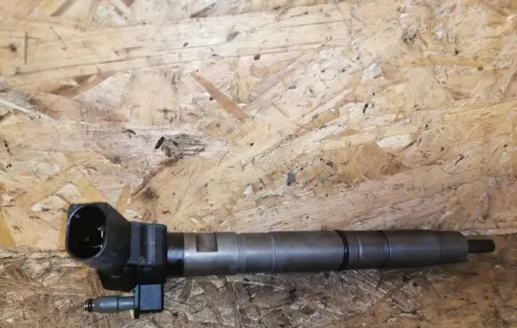 Audi A4 S4 B8 8K Fuel injector 03L130277
