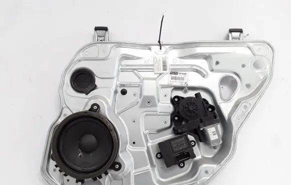 Rear window lifting mechanism without motor