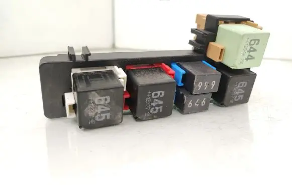 Volkswagen Golf VI Fuse module 1K1937593A 4H0951253A 645