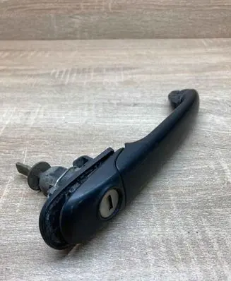 Volkswagen Golf V Front door lock VWDOORHANDLE