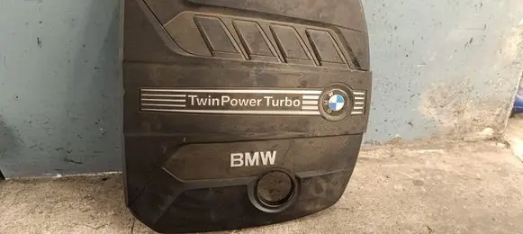 BMW 5 F10 F11 Engine cover (trim) 11252010 13716510475