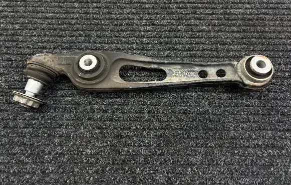 Land Rover Discovery 5 Front lower control arm/wishbone JPLA3C254DA