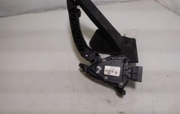 Hyundai Santa Fe Accelerator throttle pedal
