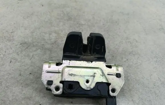 Opel Zafira B Tailgate lock latch 495058724
