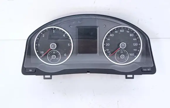 Volkswagen Tiguan Speedometer (instrument cluster) 5N0920982D