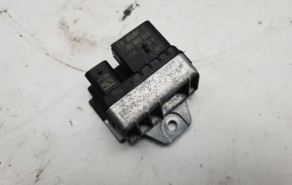 BMW 2 F22 F23 Glow plug pre-heat relay 10213526 8514120 0281003115