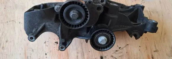 Renault Master III Generator/alternator bracket 117109477R