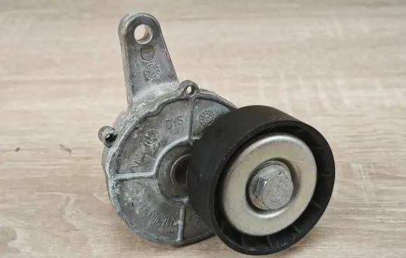 Audi A6 C7 Generator/alternator belt tensioner 04L903315B