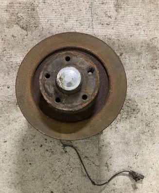 Renault Latitude (L70) Rear wheel hub spindle/knuckle 